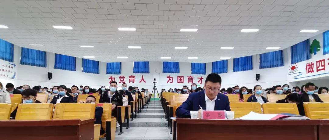 凝心聚力，齊心戰(zhàn)中考——研討促教研，開啟三師教育新篇章