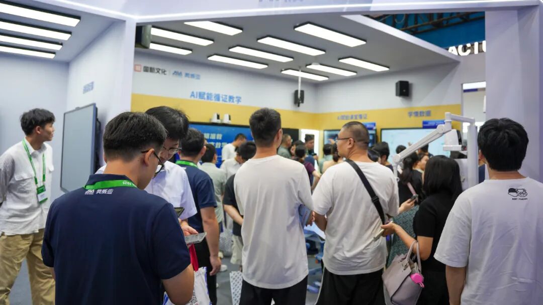 奧威亞AI+教育方案亞教展 “出圈”：人工智能助力教育引關(guān)注，國內(nèi)外需求高漲.jpg