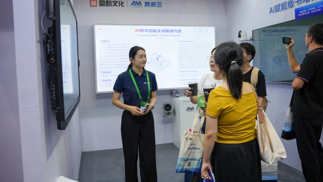 奧威亞AI+教育方案亞教展 “出圈”：人工智能助力教育引關(guān)注，國內(nèi)外需求高漲3.jpg