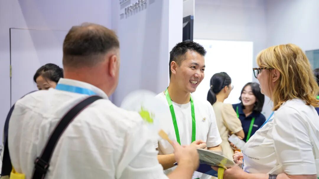 奧威亞AI+教育方案亞教展 “出圈”：人工智能助力教育引關(guān)注，國內(nèi)外需求高漲4.jpg