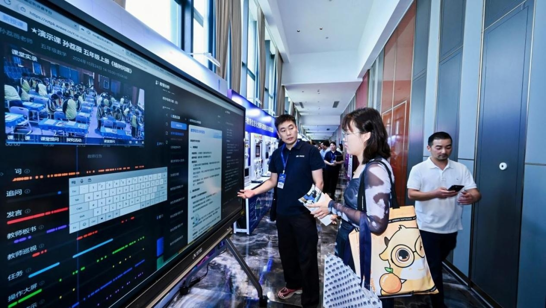 數(shù)智融合 創(chuàng)新賦能教育丨奧威亞攜AI創(chuàng)新方案亮相2025教育信息化研討會