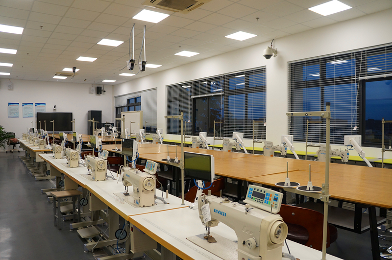 創(chuàng)新服裝實(shí)訓(xùn)教學(xué)，實(shí)現(xiàn)“教、學(xué)、做”一體化！