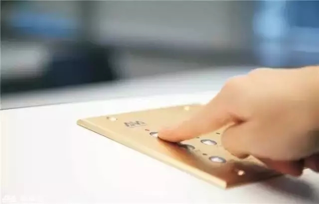 太牛逼！這學(xué)校不僅免費(fèi)就讀，8座城市的老師還能共用！