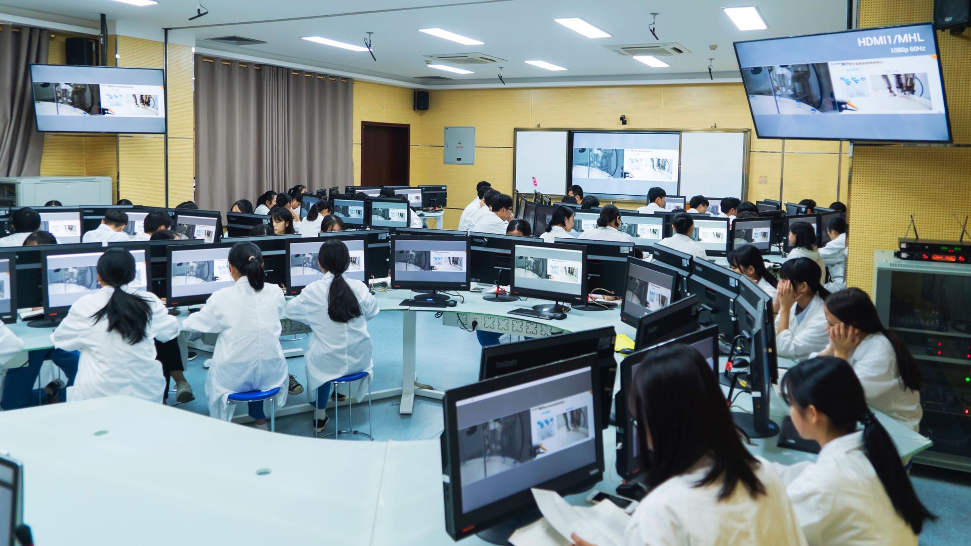 奧威亞攜手廣東省食品藥品職業(yè)技術(shù)學(xué)校“互聯(lián)網(wǎng)+實(shí)訓(xùn)”打破“圍觀式教學(xué)”！