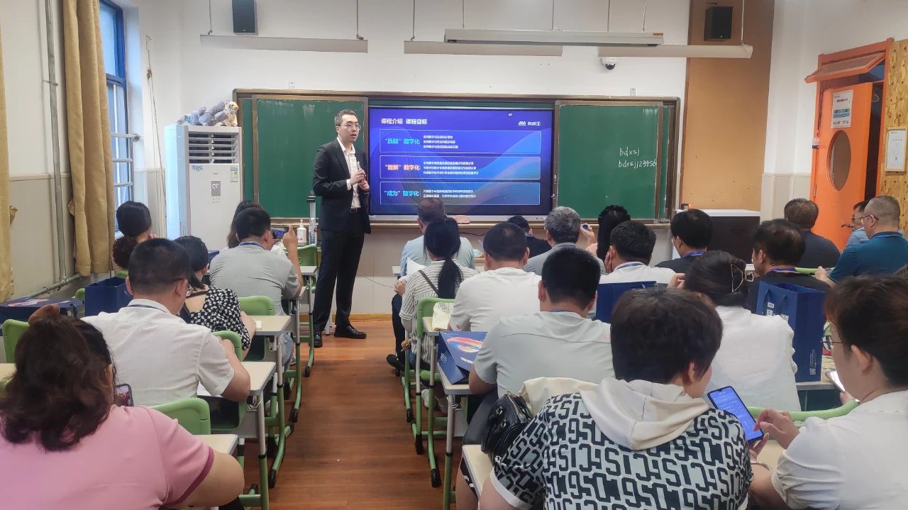 奧威亞AI賦能課堂循證，數(shù)據(jù)驅(qū)動(dòng)精準(zhǔn)教研